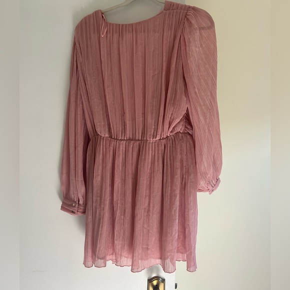 Ruffled mini dress - Picture 3 of 5